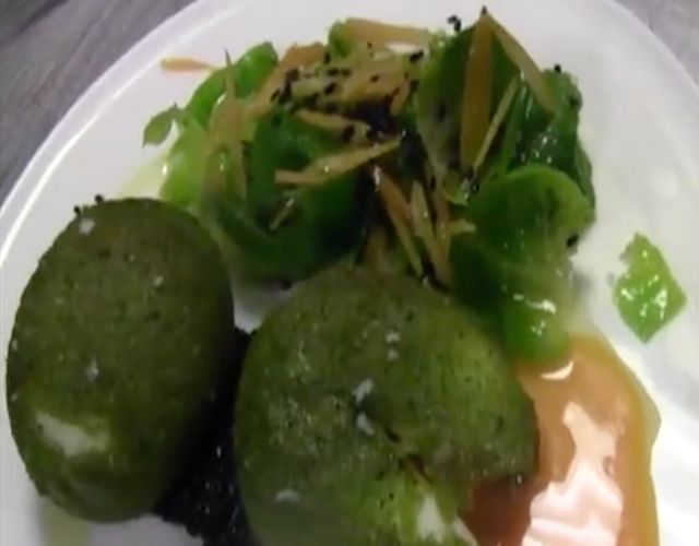 Oeufs en croûte de persil