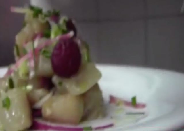 Tartare de maquereau, vinaigre aux agrumes et framboises