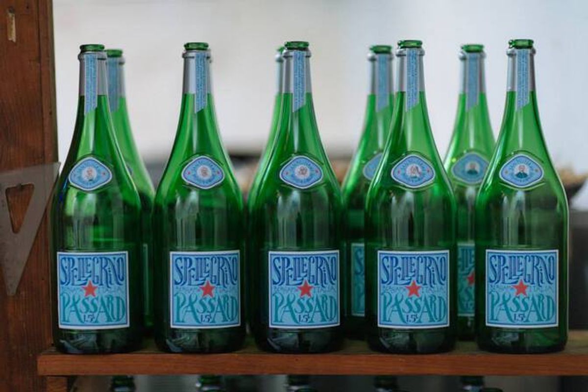 Bouteilles de S. Pellegrino designées par l'atelier AAAAA