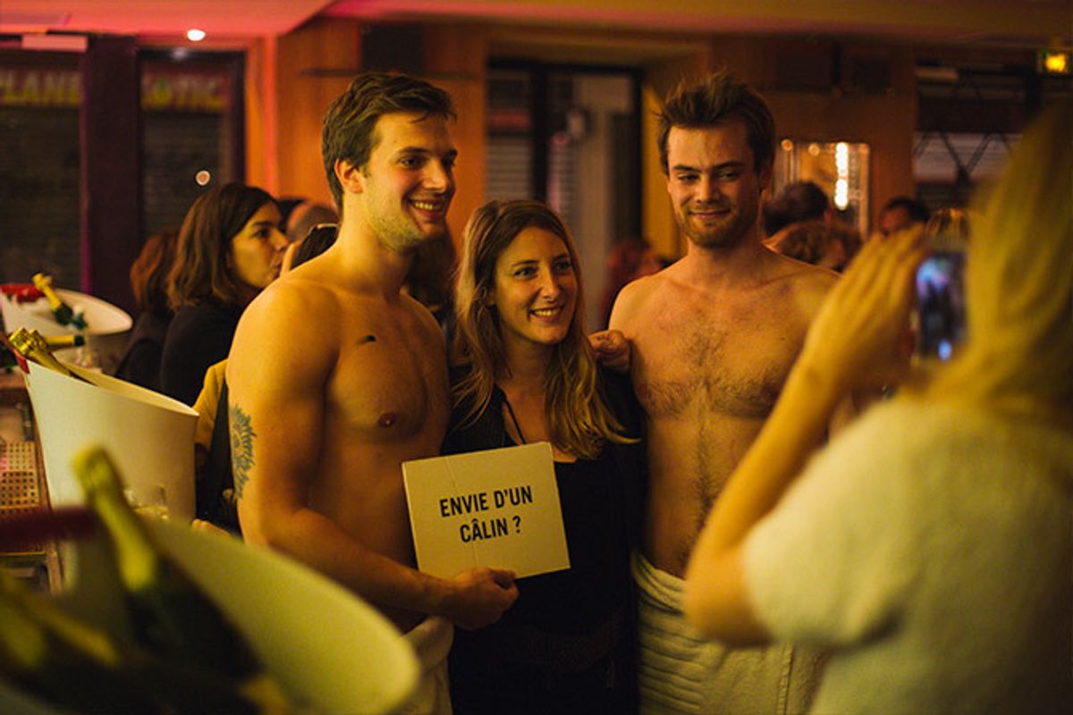 Lobby : Distribution de câlins