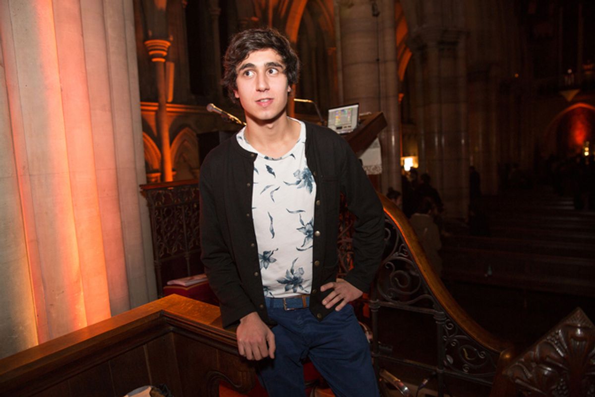 Kazy Lambist entre en chaire