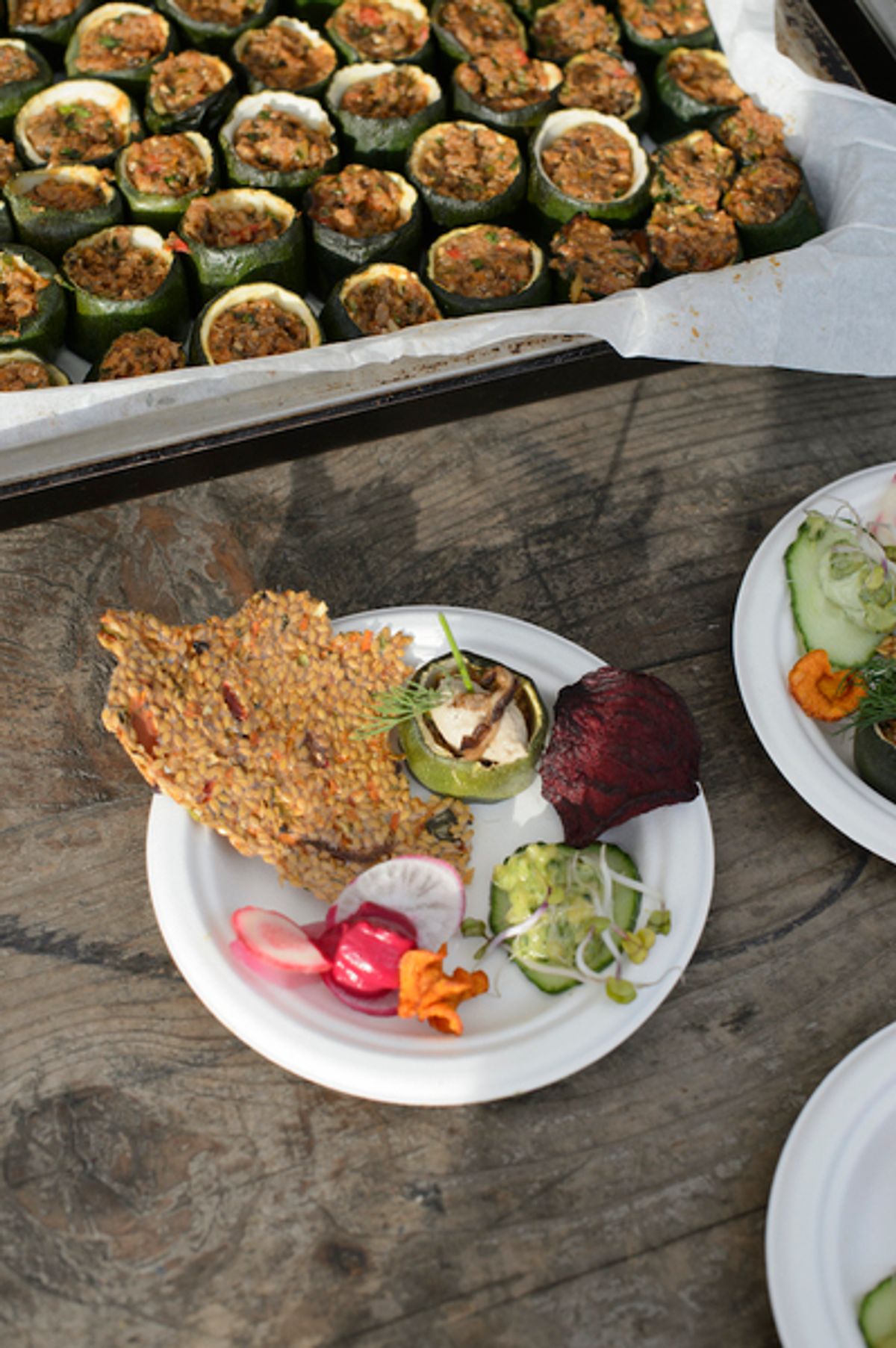 Mezzé végétal, crackers de chips de légumes crus par Christel Duit et Joseph Charlot de Soya