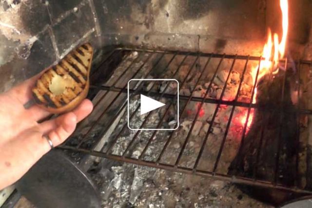 Poires brûlées, miel, poivre et yaourt