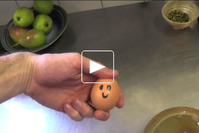 Poires pochées et biscuit noisettes