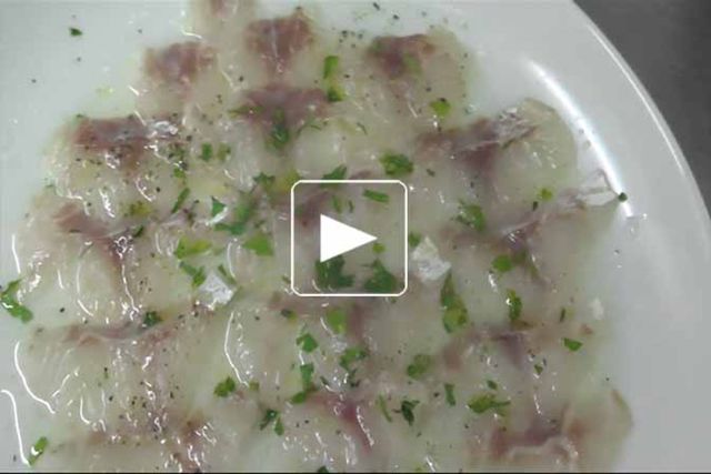 Carpaccio de bar en bain d'algue