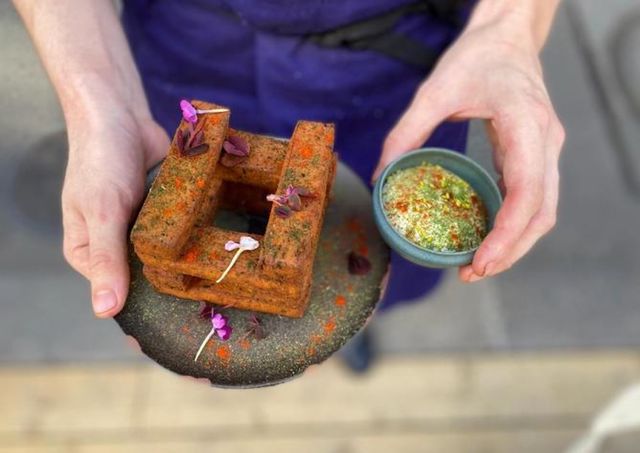 Panisses aux herbes et mayonnaise de laurier