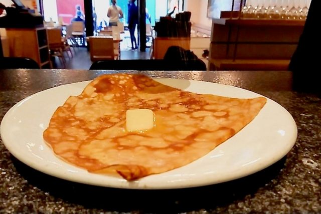 La meilleure crêpe beurre-sucre de la planète