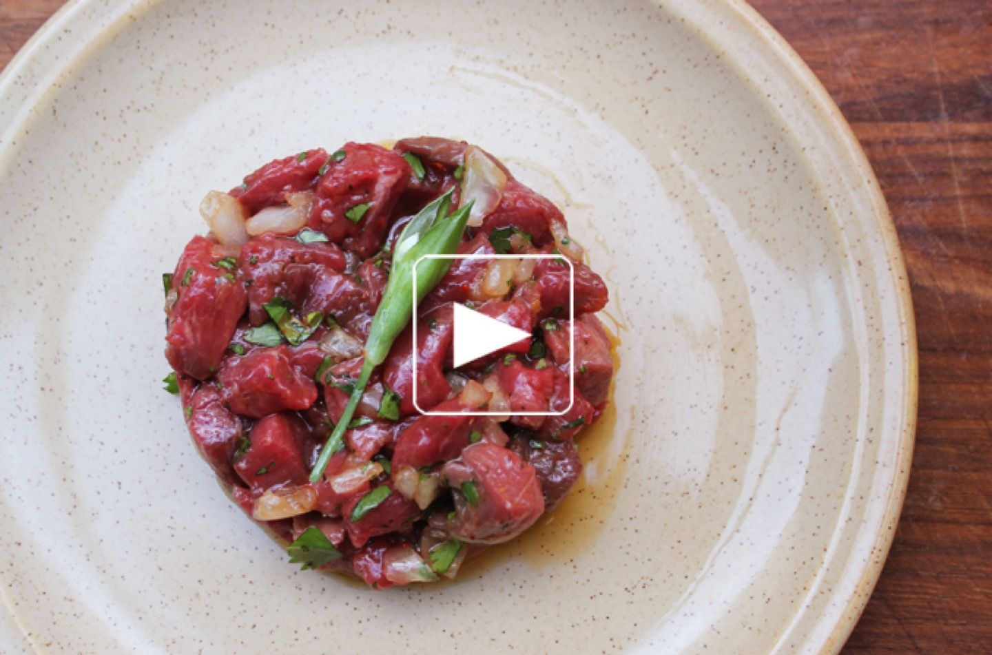 Recette tartare de bœuf, ail des ours - L'Attache - Fooding ®
