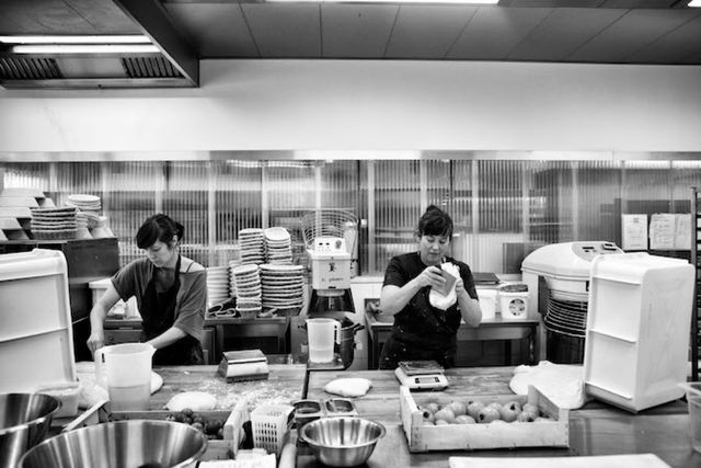 Deux femmes dans le pétrin