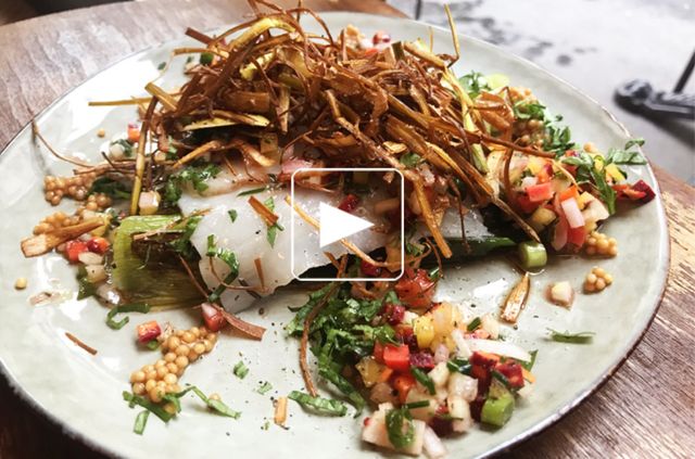 Poireaux grillés, lard de colonnata, vierge à la noix