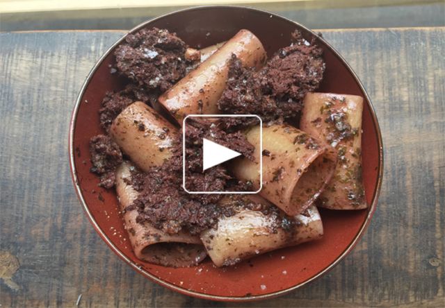Paccheri, boudin noir, vin rouge
