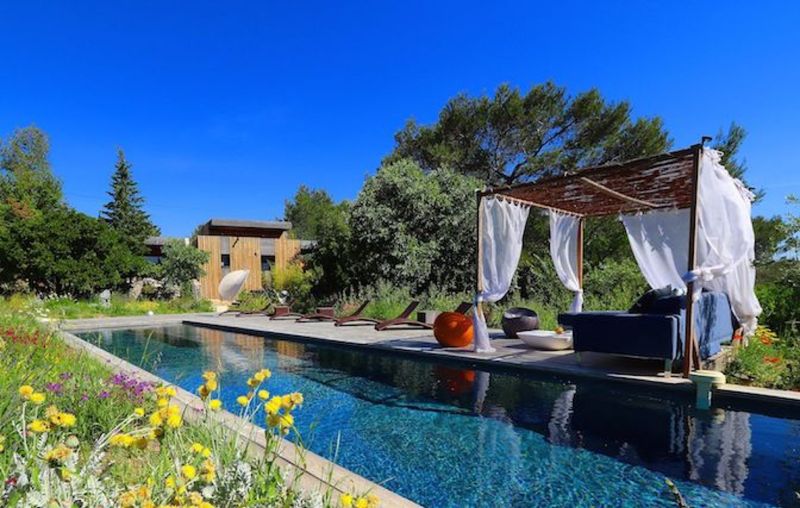 Bien loin d'ici (Nîmes)