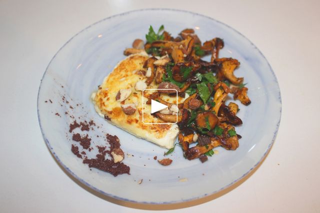 Féta saganaki, girolles, pastourma