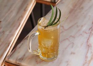 Saison du Lion : sherry, cachaça, bitter, liqueur d’abricot, jus de citron et houblon