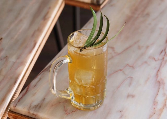 Saison du Lion : sherry, cachaça, bitter, liqueur d’abricot, jus de citron et houblon