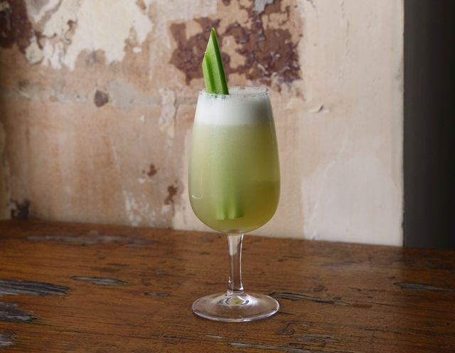 Saison des Balance : whisky, vermouth, mezcal et jus de concombre