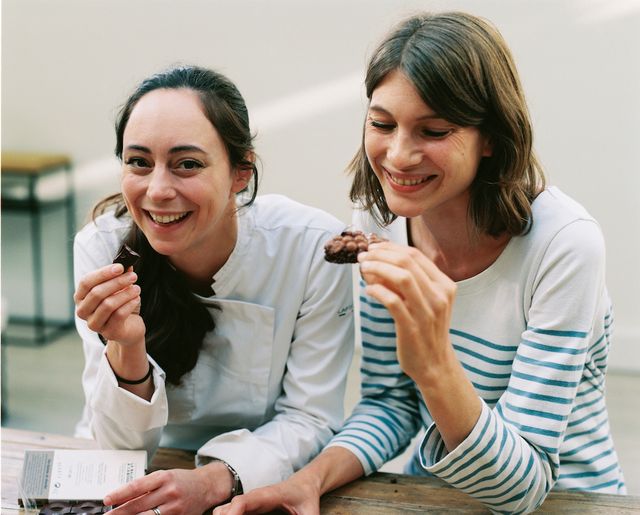 Nina Métayer, Claire Hollender et la révolte des becs sucrés