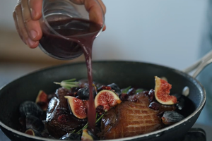 Magret de canard laqué à la Ruby, cranberries et gingembre frais