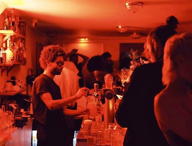 Restobars, staff fêtard, matins dans le coaltar… Nos prévisions (g)astrologiques !