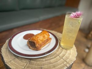 Cocktail Apple O’Clock et sausage roll