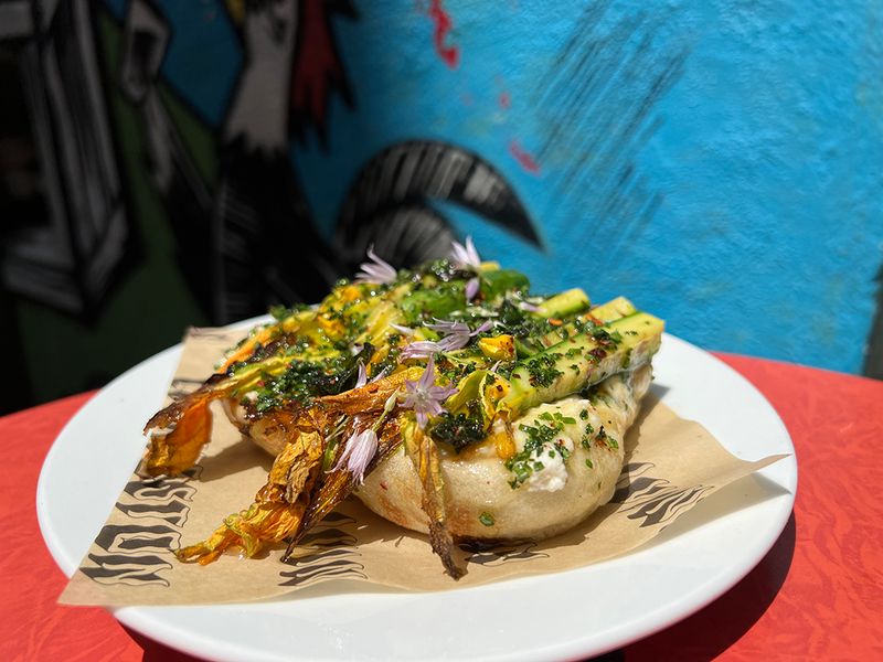 Pizzetta fleurs de courgette et ricotta