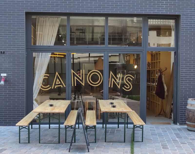 Cave Canons (Pantin)