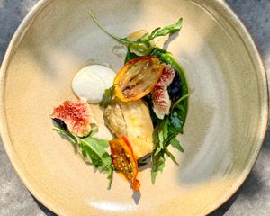 Aubergine fumée, purées de roquette et d’aubergine, aïoli aux amandes
