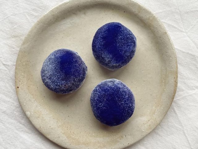 Je vous dirai les mets bleus…