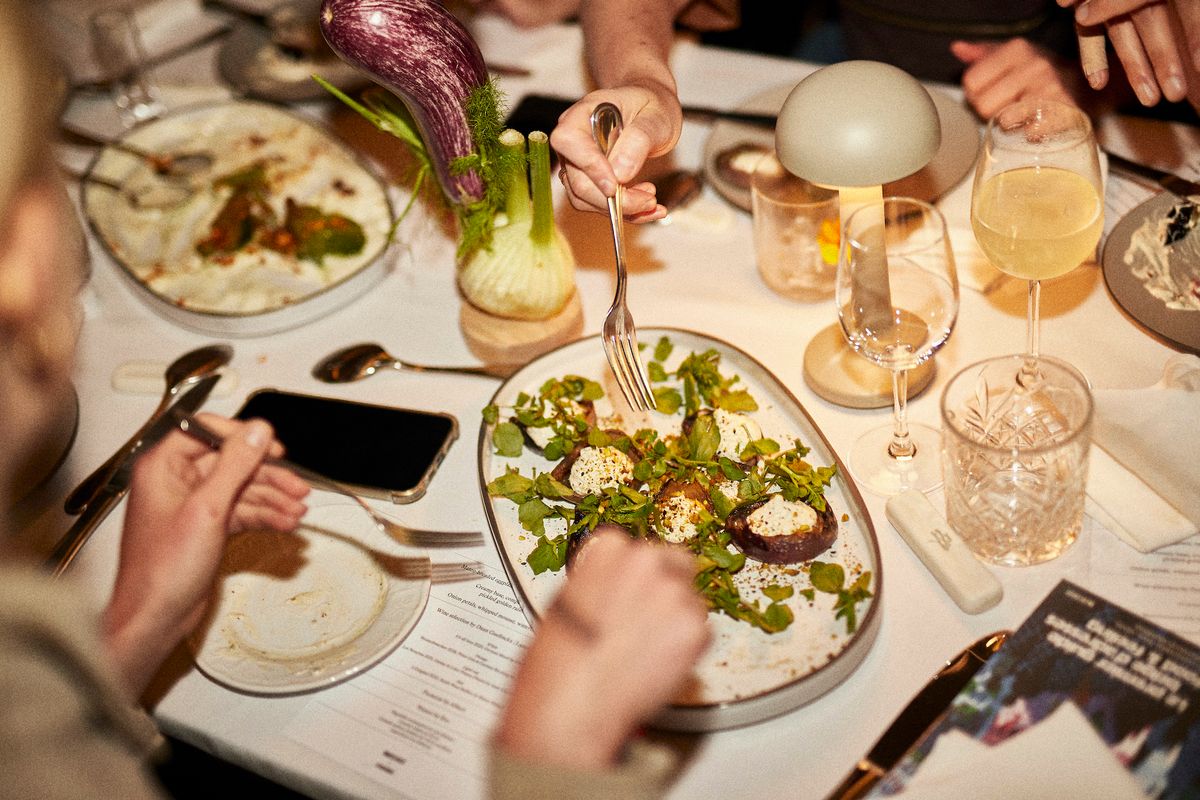 Le fameux festin du 203 servi dans de la vaisselle Revol