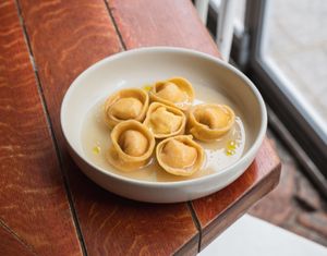 Cappelletti in brodo