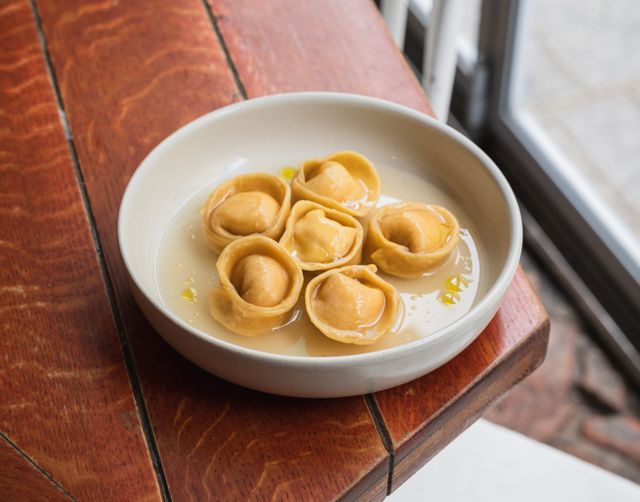 Cappelletti in brodo