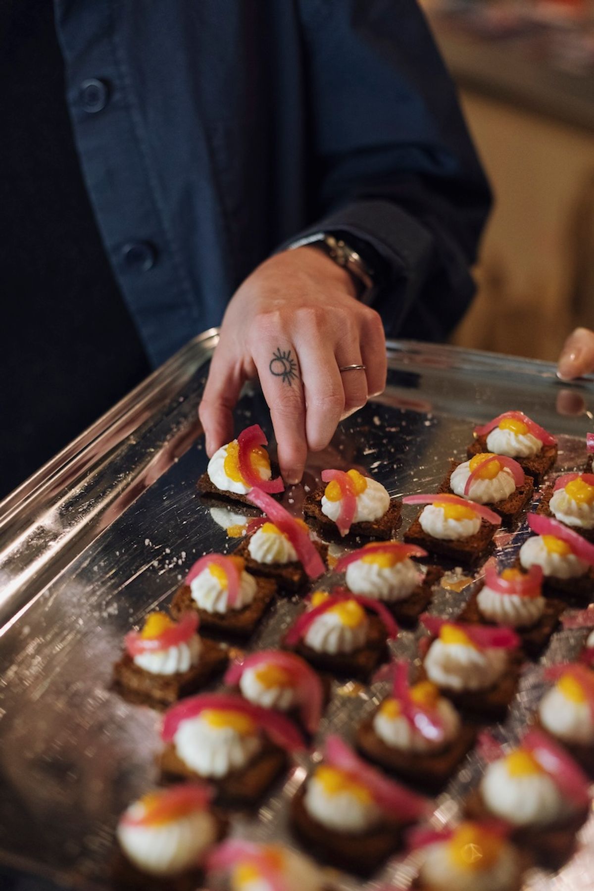 La boss du Petit Mercado met les bouchées doubles avec ses crakers ricotta et citron brûlé.