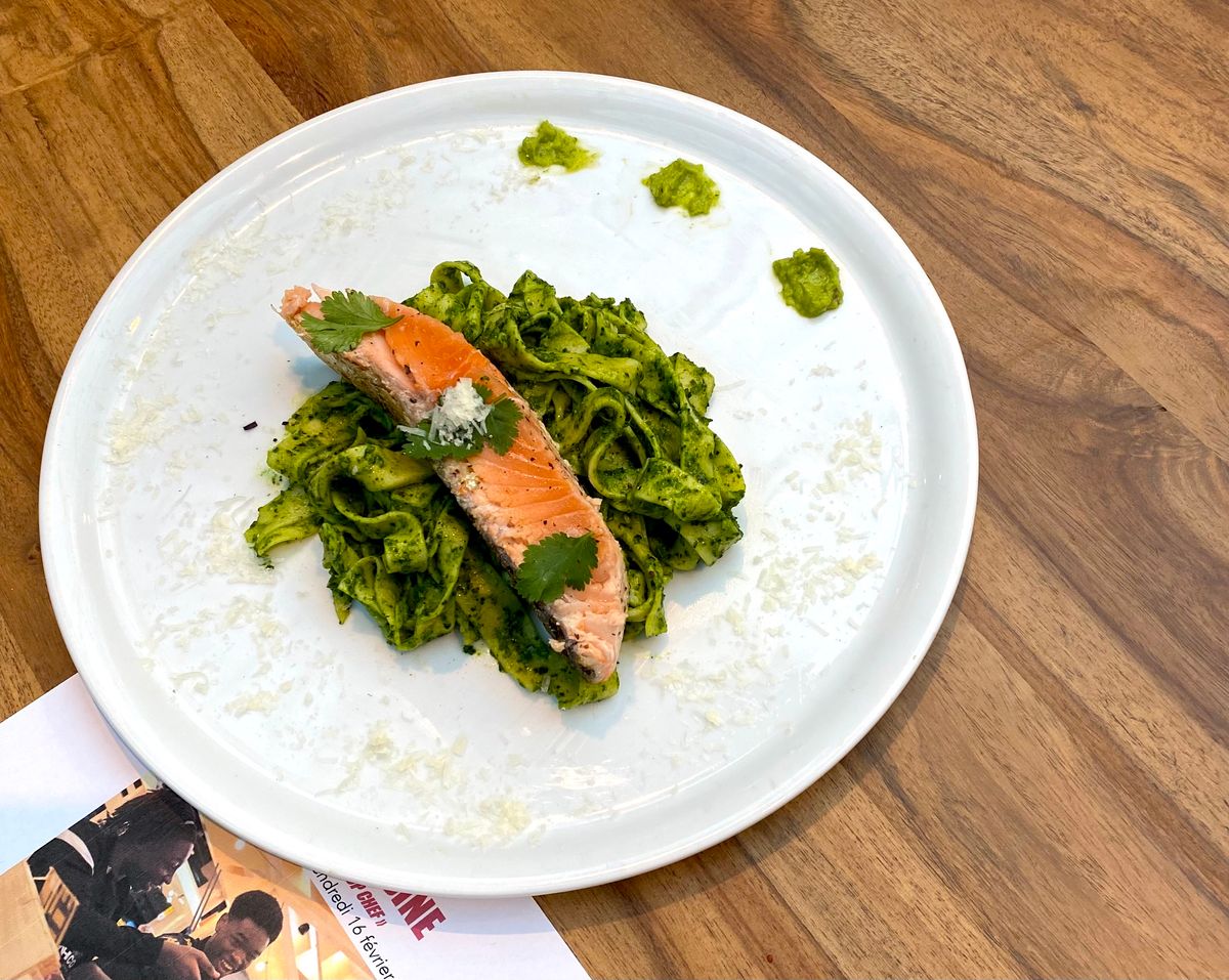 Est-ce parce qu’elle ose le rose et vert qu’il s’agit là de l’assiette de l’audace ? 