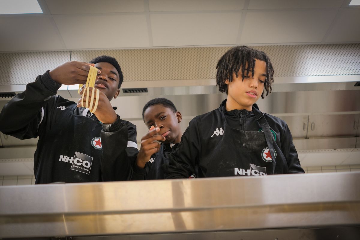 Troquer ses crampons pour un tablier… et sortir des linguine ! 