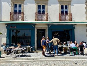 Tendres plats et vins chéris