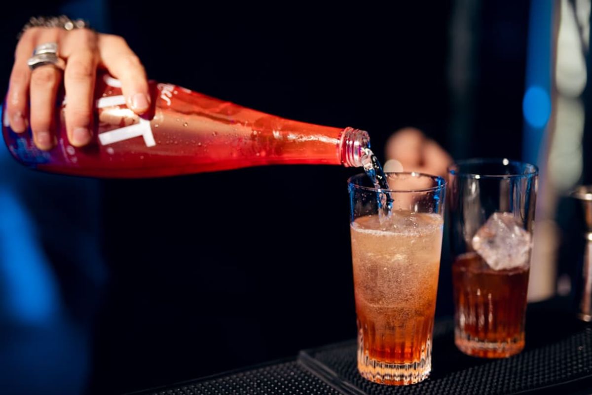 « Ceci n’est pas un americano », une coollab’ de Badoit et JNPR servie par Bellebise, à siroter sans modération !