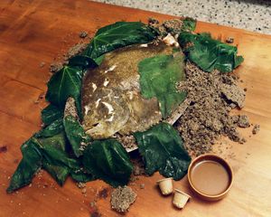 Turbot en croûte de sel, beurre blanc au xérès et café