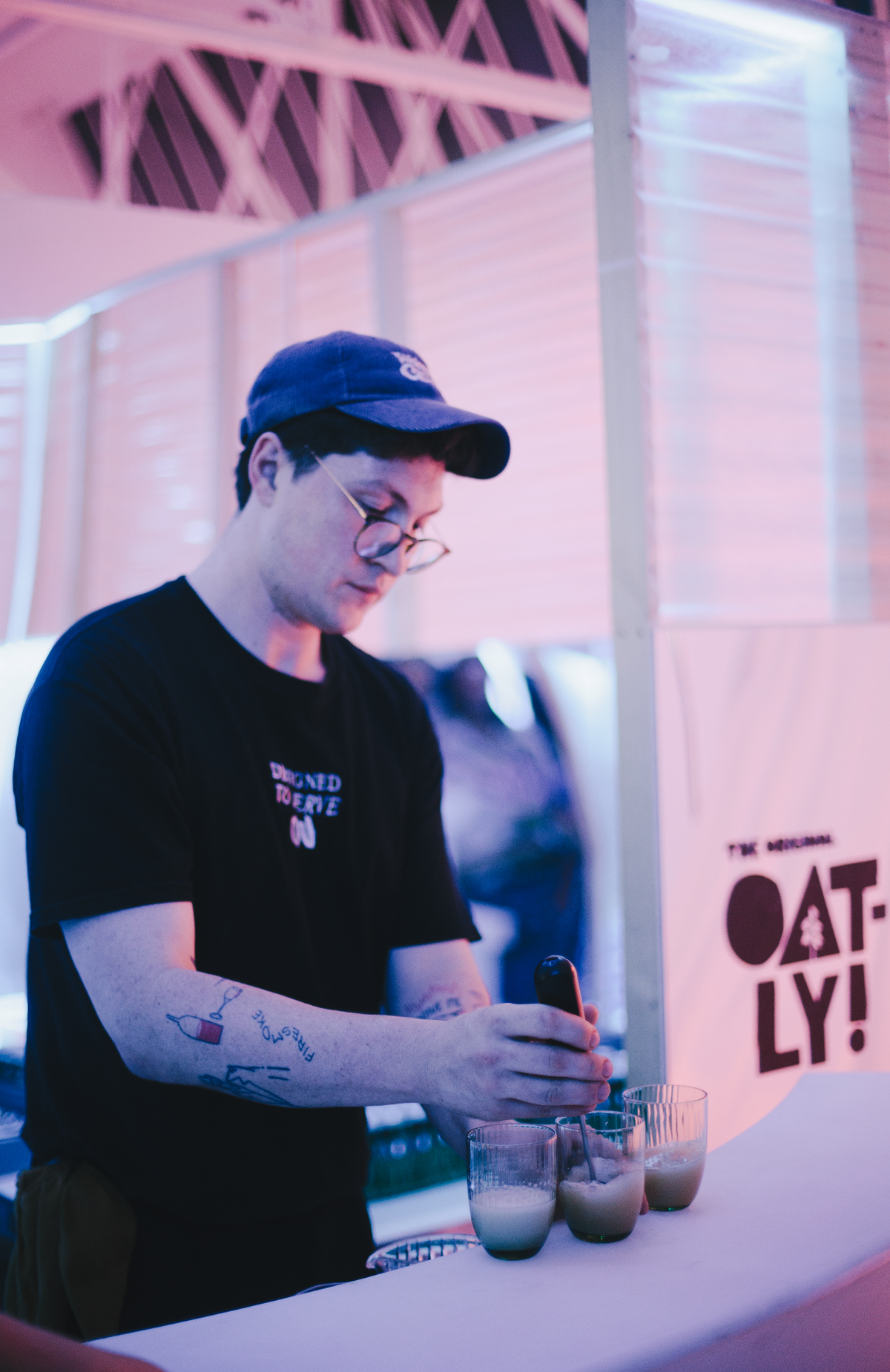 Un cocktail végénial Oatly au comptoir s’il vous plaît ! 