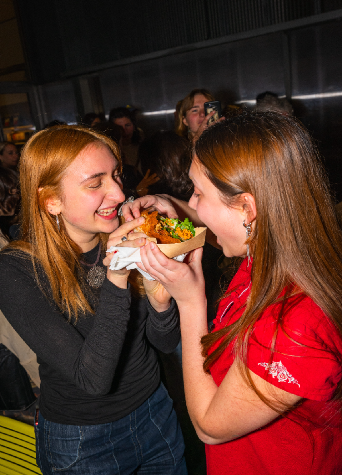 Minod Withana et Thomas Coupeau, jamais les derniers pour faire parler la bouche pleine ! 