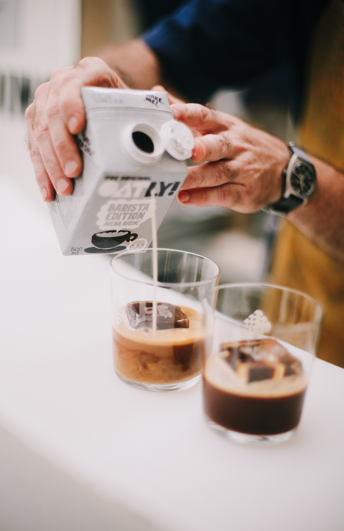 Le café de Nicolas Clerc se boit comme du petit lait Oatly.  