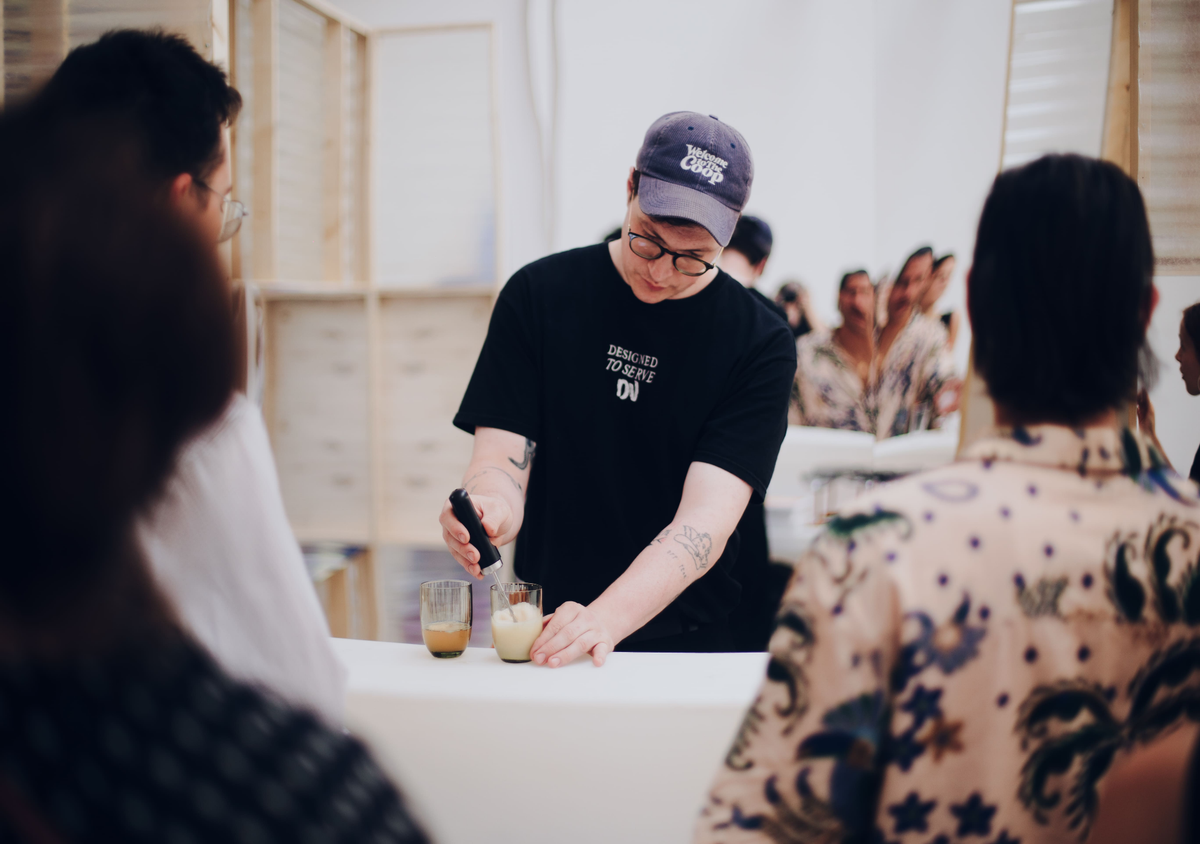 Des cocktails qui se font mousser par Alex Francis… Les veinards ! 