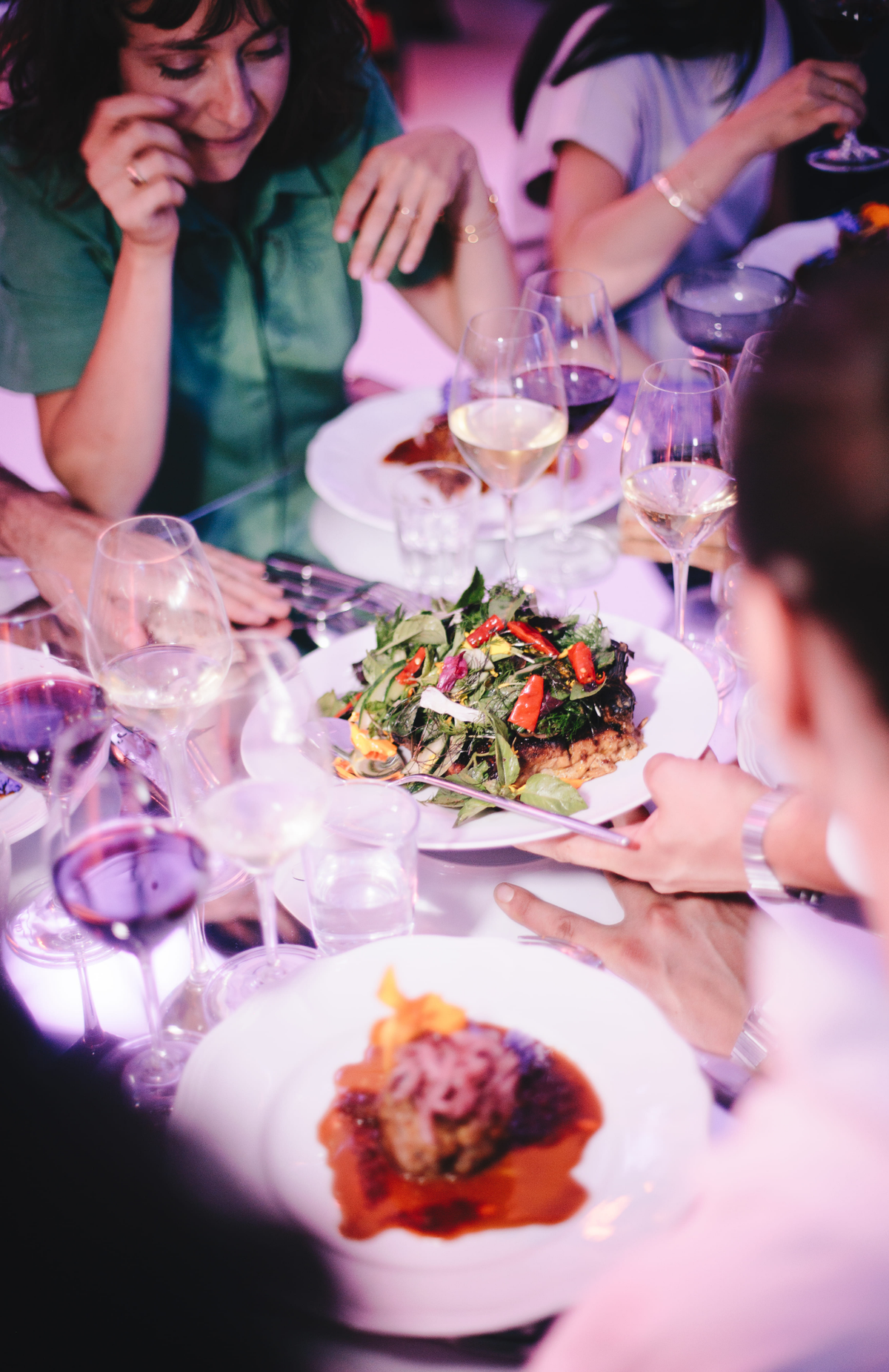 Qu'est-ce-que c'est ? Une sublime tortang talong tunisienne escortée d'une salade de pickles aux olives, pardi !