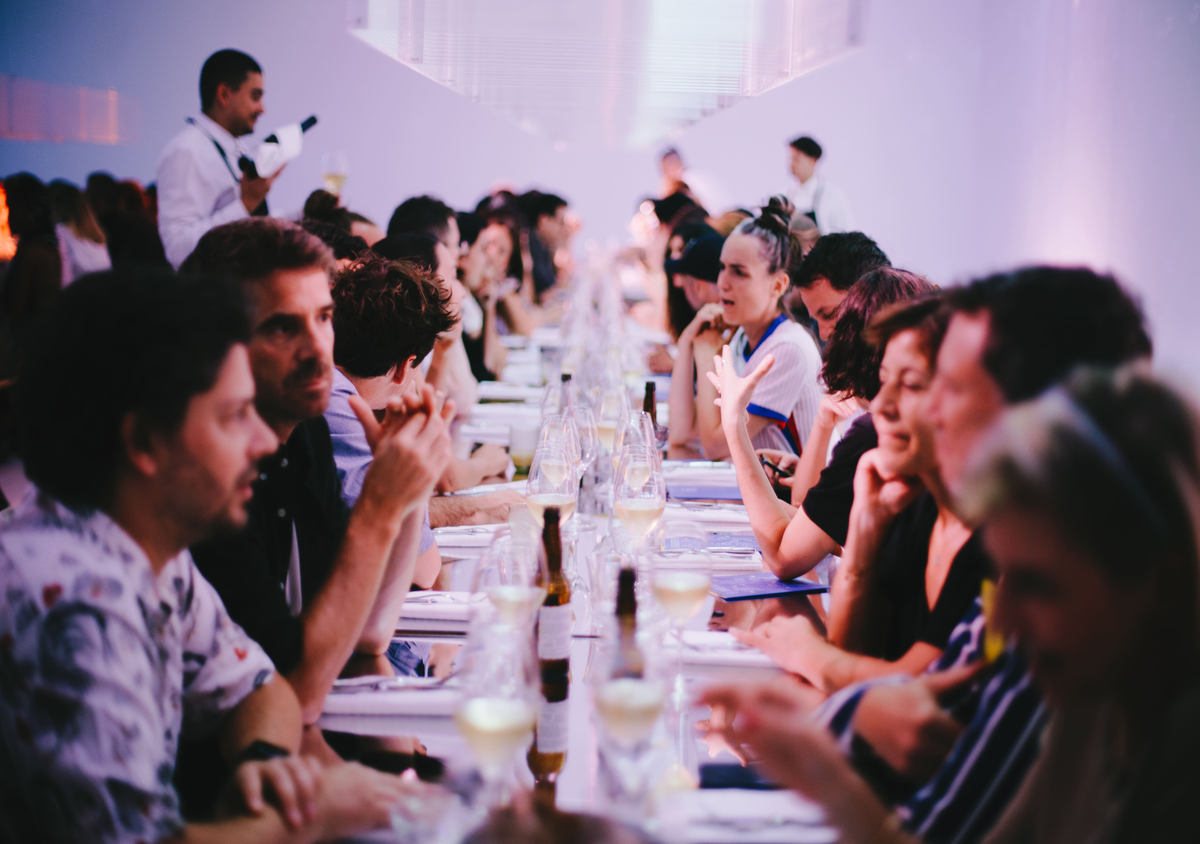 Un banquet garni de partage et de libres échanges.