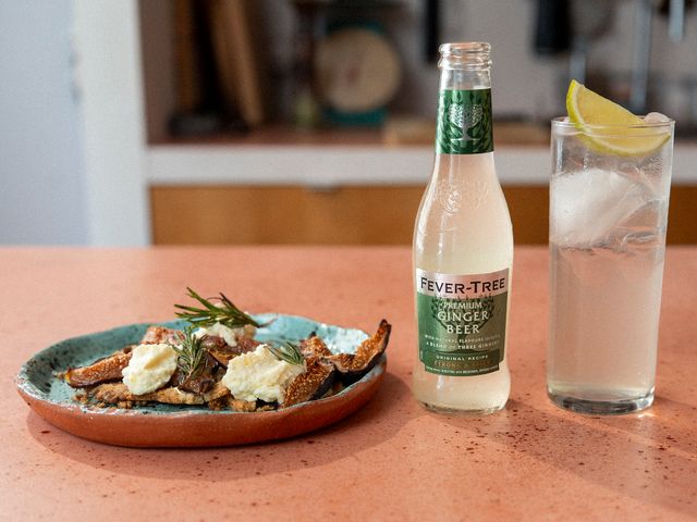 Ginger beer et figue rôtie, ricotta, crumble