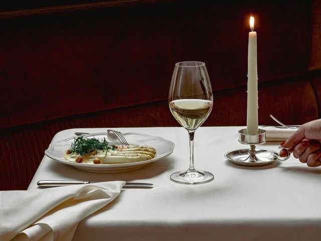 Service gagnant : l’art de bien choisir sa vaisselle