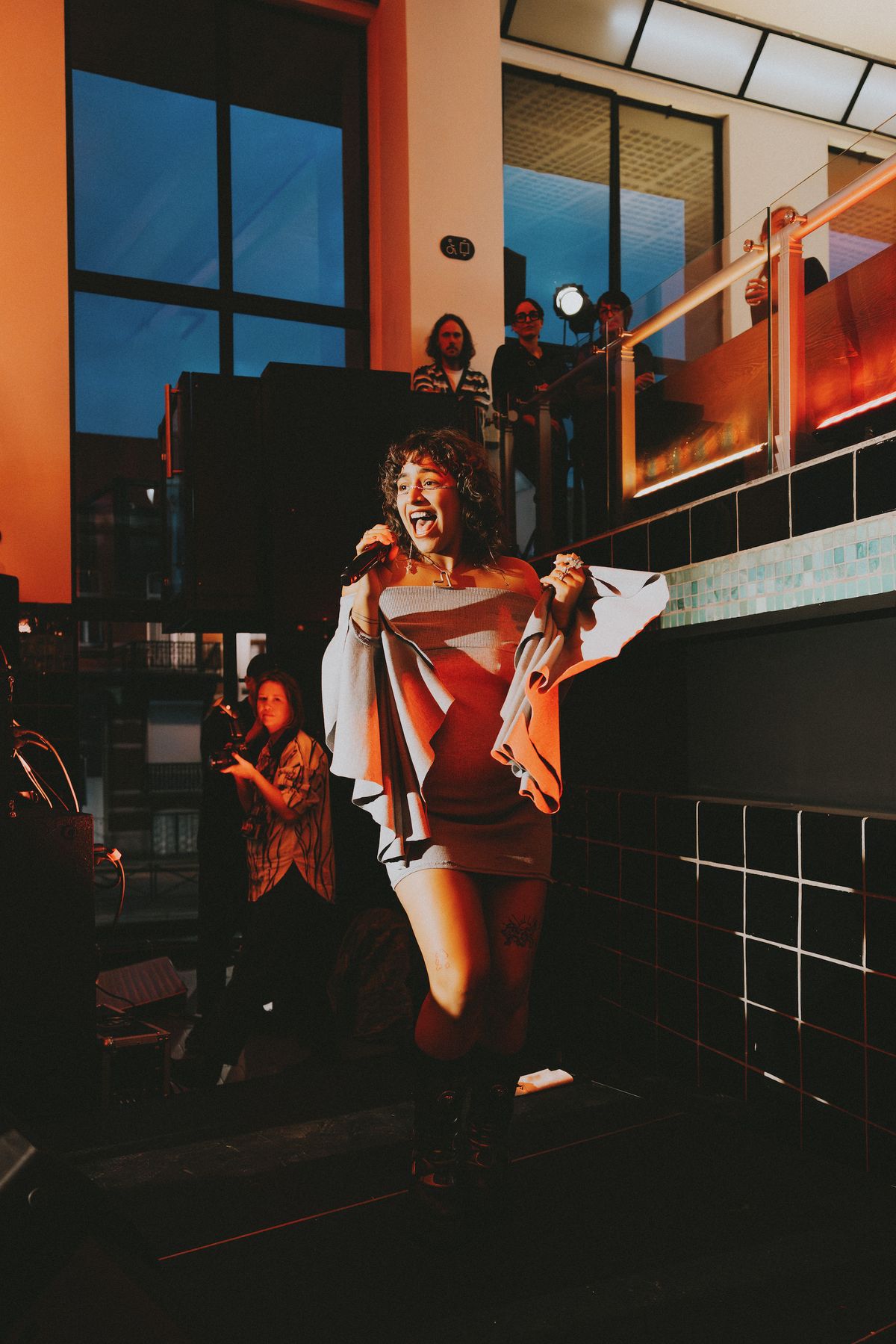 Blu Samu sous le feu des projos.