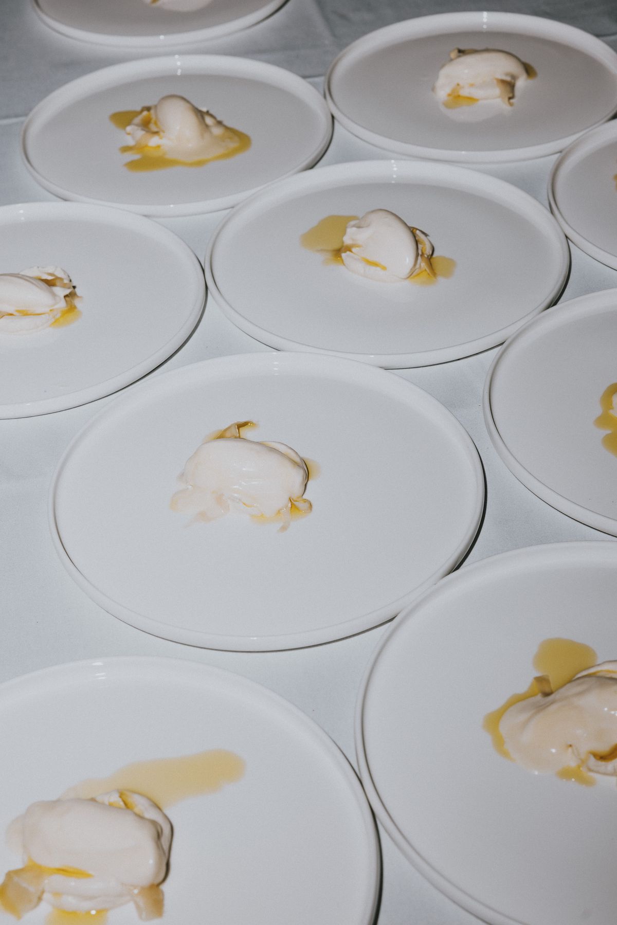 Ricotta maison, glace au citron, huile d'olive et pickles de gingembre, histoire de bien clôturer le dîner.