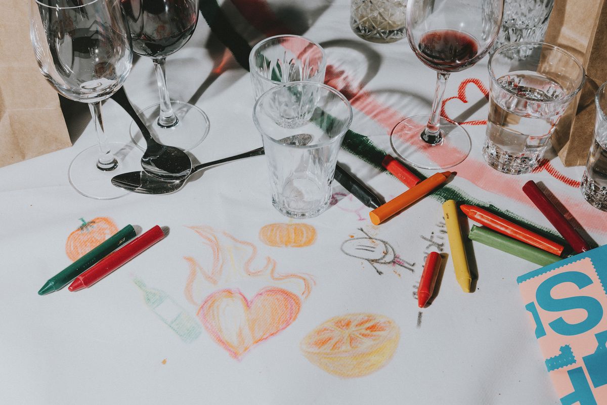 Entre deux coups de fourchette, un bon coup de crayon !