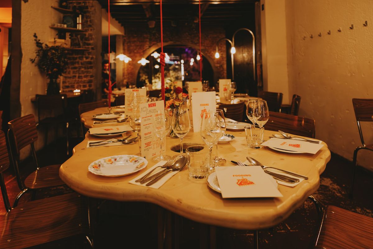 La plus jolie des tables, pour une sacrée tablée.