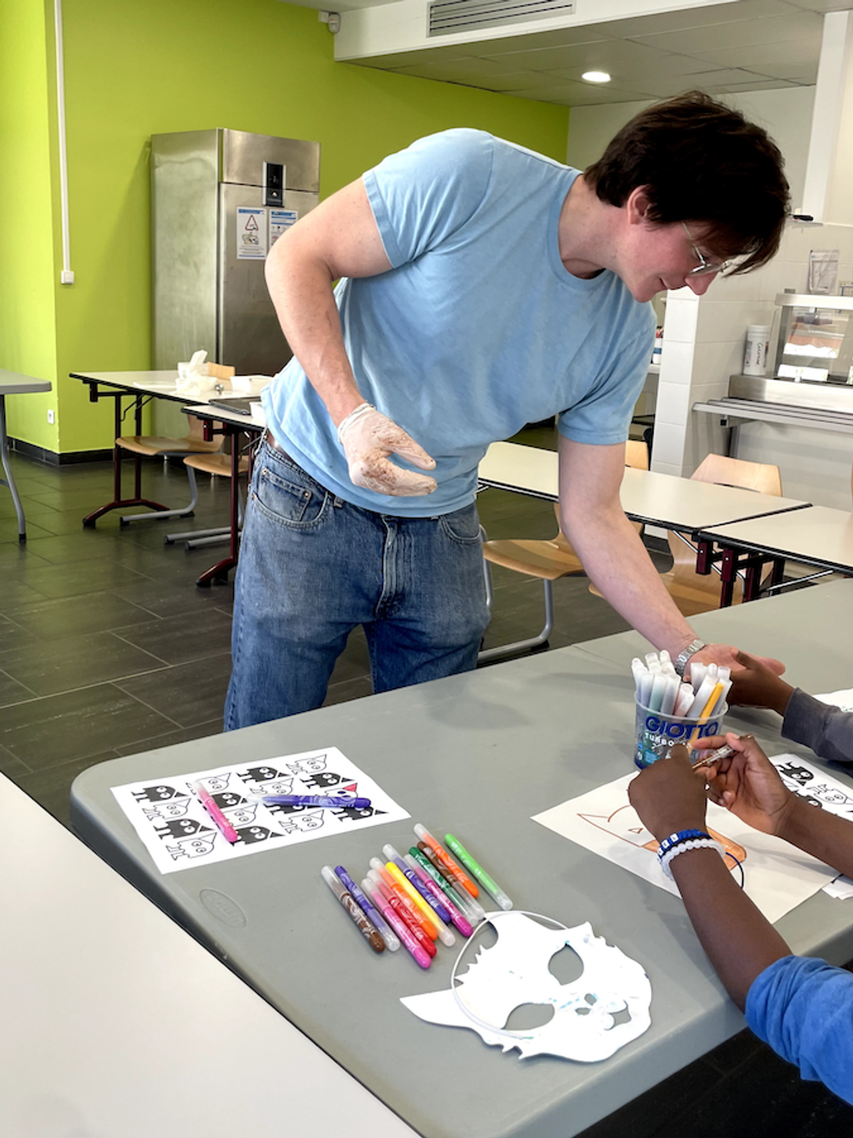 … et le modèle ! Robert Compagnon (Le Rigmarole, Folderol, Oobatz) anime un atelier glaces et coloriage.